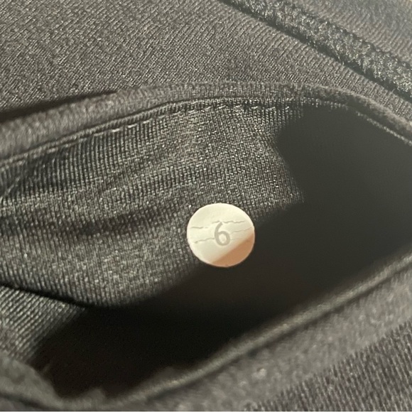 Lululemon- Wunder Under Crops (20”) - Picture 4 of 9